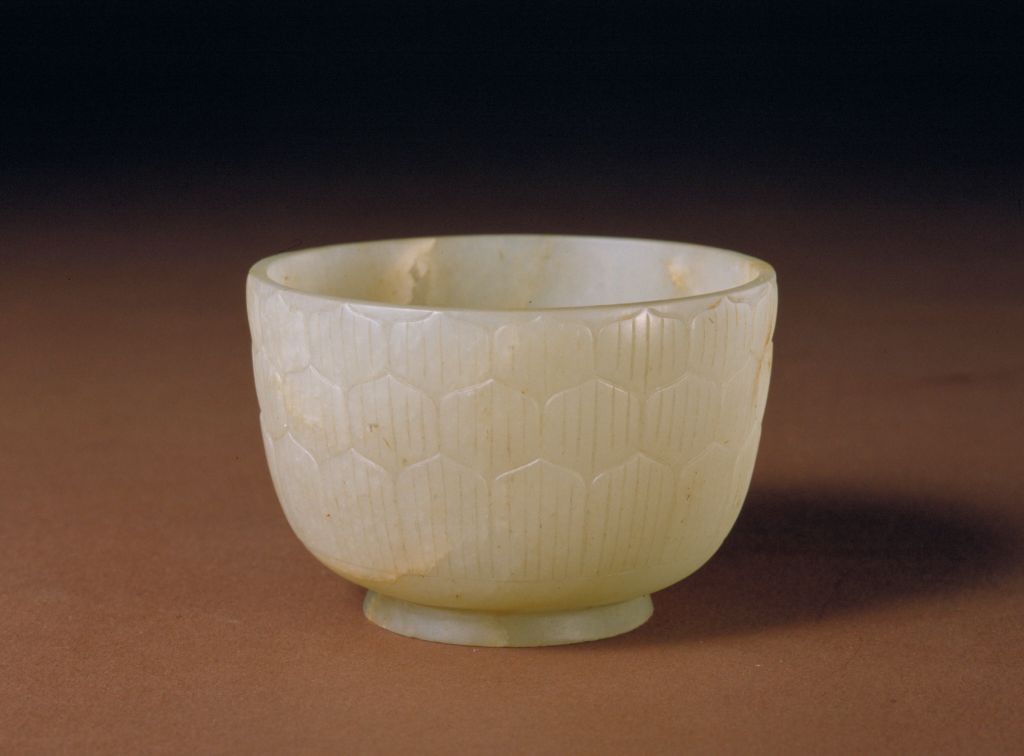 图片[1]-White jade lotus petal bowl-China Archive